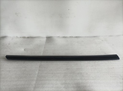 Молдинг двері правий перед vw passat b8 фото №1