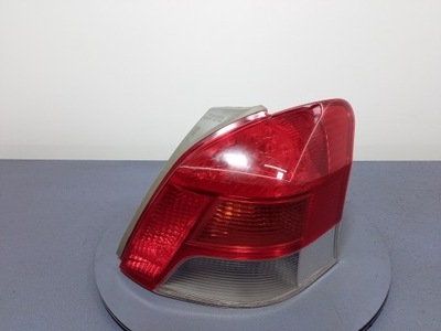 Toyota yaris ii лампа задня права фото №1