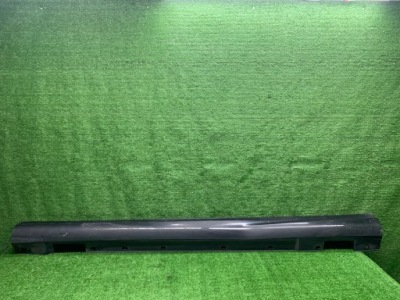 Mercedes w204 ліва amg рестайлінг  молдинг поріг поріг c197 197 a2046901140 фото №1