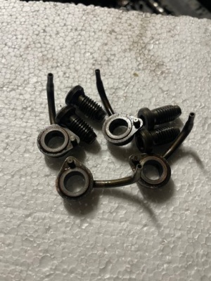 Насадка масляна поршня renault 1.4 tce h4j 115605h61a фото №1