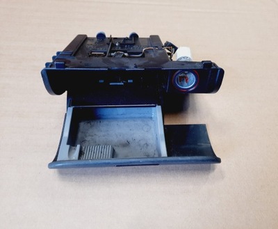 Audi tt 8n попільничка 8n0857951 фото №1