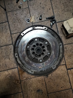 Зчеплення колесо двомасовий маховик з двома масами audi a4 b7 2.7tdi фото №1