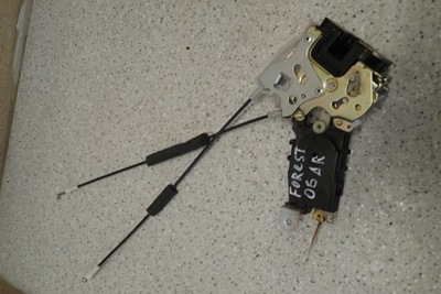 Subaru forester ii 05-07 замок дверь задний правый фото №1