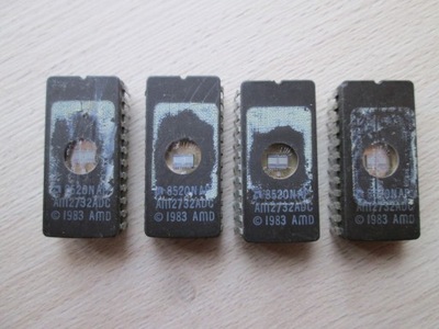 Pamięć EPROM 2732 skasowana.