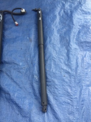 Jeep grand cherokee wl 21 22 амортизатор привод крышки задняя long фото №1