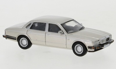 PCX870160 Jaguar XJ 40, metallic-beige