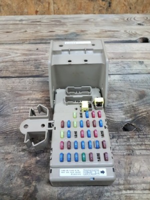 Subaru impreza iii коробка запобіжників 2.0d фото №1