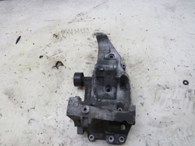 Кронштейн основа генератора 2.0d bmw x1 e84 13807410 фото №1