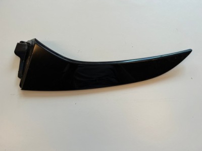 Молдинг задній кришки ліва kia stonic gt 21-22 фото №1