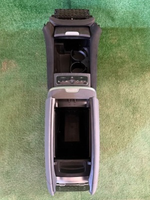 Средняя панель  mercedes benz eqs фото №1