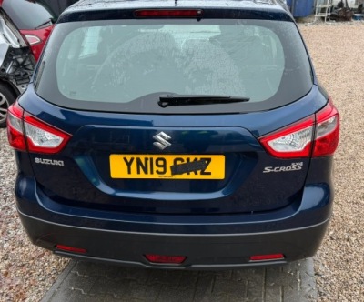 Suzuki sx4 s-cross кришка багажника задній комплектна zq4 фото №1