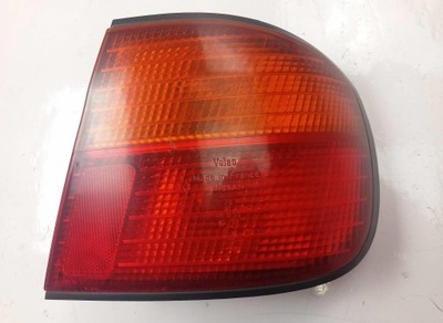 Лампа права задня nissan primera фото №1