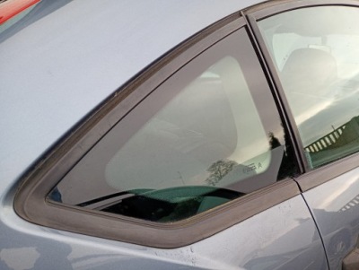 Citroen c4 04-11 стекло боковая кузовная правая фото №1