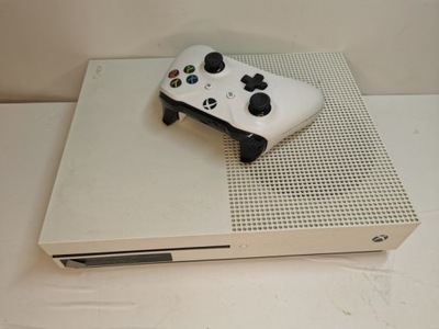 konsola XBOX ONE S 500GB pad, okablowanie