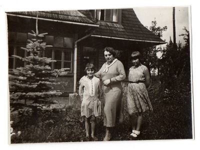 Zdjęcie rodzinne, kobieta z córkami, lata 30