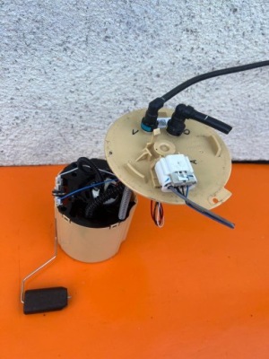 Opel insignia a lift b20dth 13596931 насос топлива фото №1