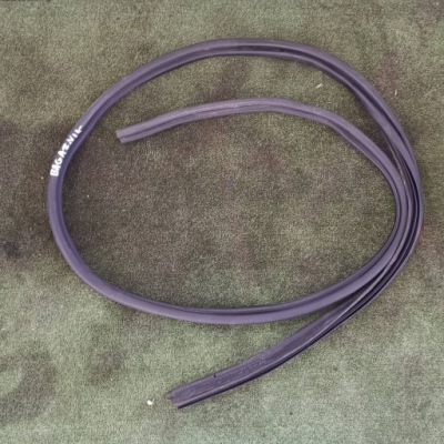 Dacia sandero ii прокладка кузовная крышки багажника фото №1