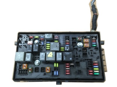 Коробка запобіжників cadillac srx 10- 15896995 фото №1