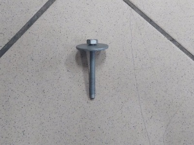 Болт крепления лампы mercedes a0009909000 фото №1