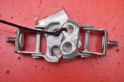 Петля петлі кришки toyota yaris 3 iii 5d hb lift 17-19 фото №1