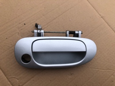 Ручка права передня mitsubishi carisma 95-99 hb фото №1