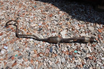 Труба вихлопна гасник каталізатор toyota yaris iii фото №1