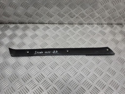 Молдинг дверь правый перед skoda 105 s 1982 r. фото №1