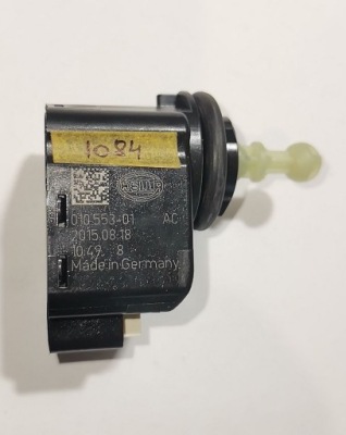 Моторчик вирівнювання hella 1055301 фото №1