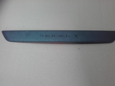 Tesla model y my молдинг поріг передня права оригінал 1494301-00-b фото №1