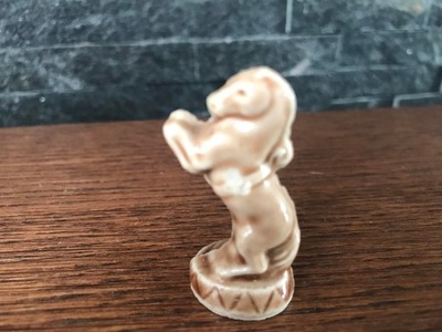 Porcelanowy konik miniaturka figurka