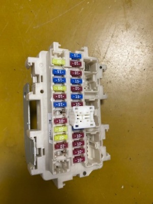 Коробка предохранителей infiniti q70 m m35h гибрид фото №1