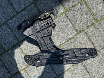 Porsche macan 95b кронштейн лампы правой направляющая 95b941122f фото №1