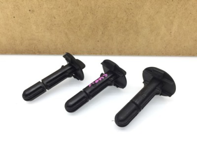 Renault clio iv 1.5 dci штифт кліпса кронштейн радіатора фото №1