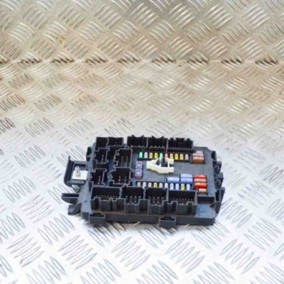 Коробка предохранителей tesla model s 109440900e 10808397 2017 фото №1