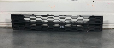 Octavia 3 iii lift 2017-2020 решітка бампера середня передня фото №1