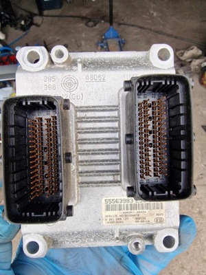 БЛОК УПРАВЛЕНИЯ ECU ДВИГАТЕЛЯ OPEL VECTRA C 2.8T 55563983 E55 GA