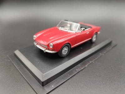 1:43 AmerCom 1967 Fiat 124 Sport Spider model