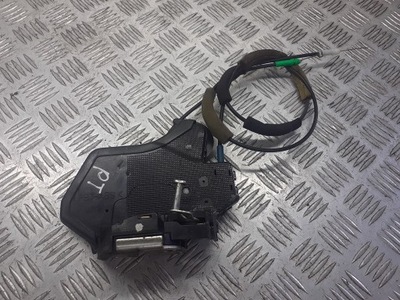 Замок правий задня toyota avensis t25 2pin фото №1