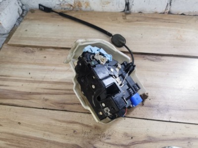 Замок двері перед лівий vw golf v 5 plus + 9 pinów фото №1