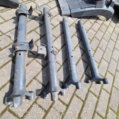 Actros mp 4 кронштейн підкрилок крила труба фото №1