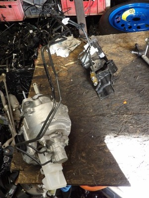 Насос abs 476605sh0a nissan leaf ii 2 фото №1