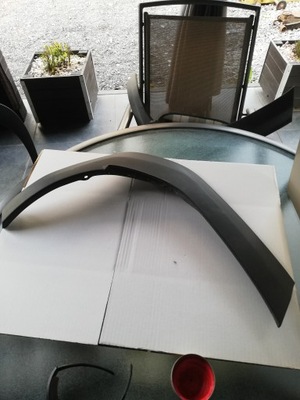 Toyota yaris cross молдинг na крила задня правий фото №1