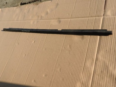 Skoda rapid kombi молдинг уплотнитель дверь правая 5j9839478 фото №1