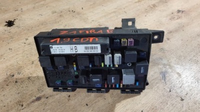Коробка предохранителей opel zafira b 05-08 1,9 cdti 13206754 фото №1