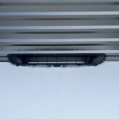 Tesla model y з передній решітка нижня бампера передній фото №1