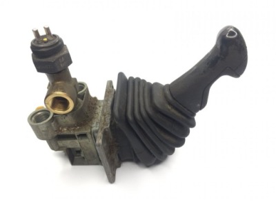 1408332 scania клапан тормоза ручного фото №1