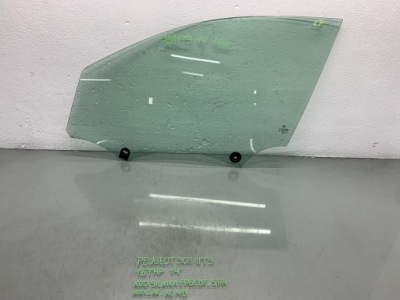 Скло двері лівий перед peugeot 308 ii t9 1.6 thp 13" фото №1
