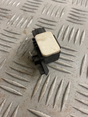 Датчик удару боковий clio iii 8200529572 фото №1