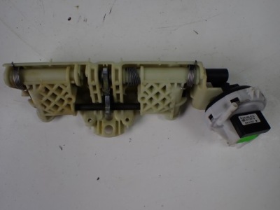 Mercedes s w220 механизм подголовник среднего задняя фото №1