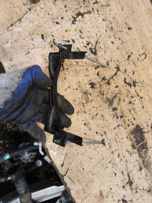 Suzuki swift mk7 кронштейн аккумулятор фото №1